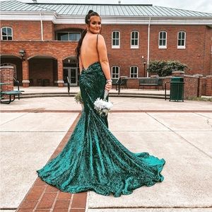 Emerald green prom dress